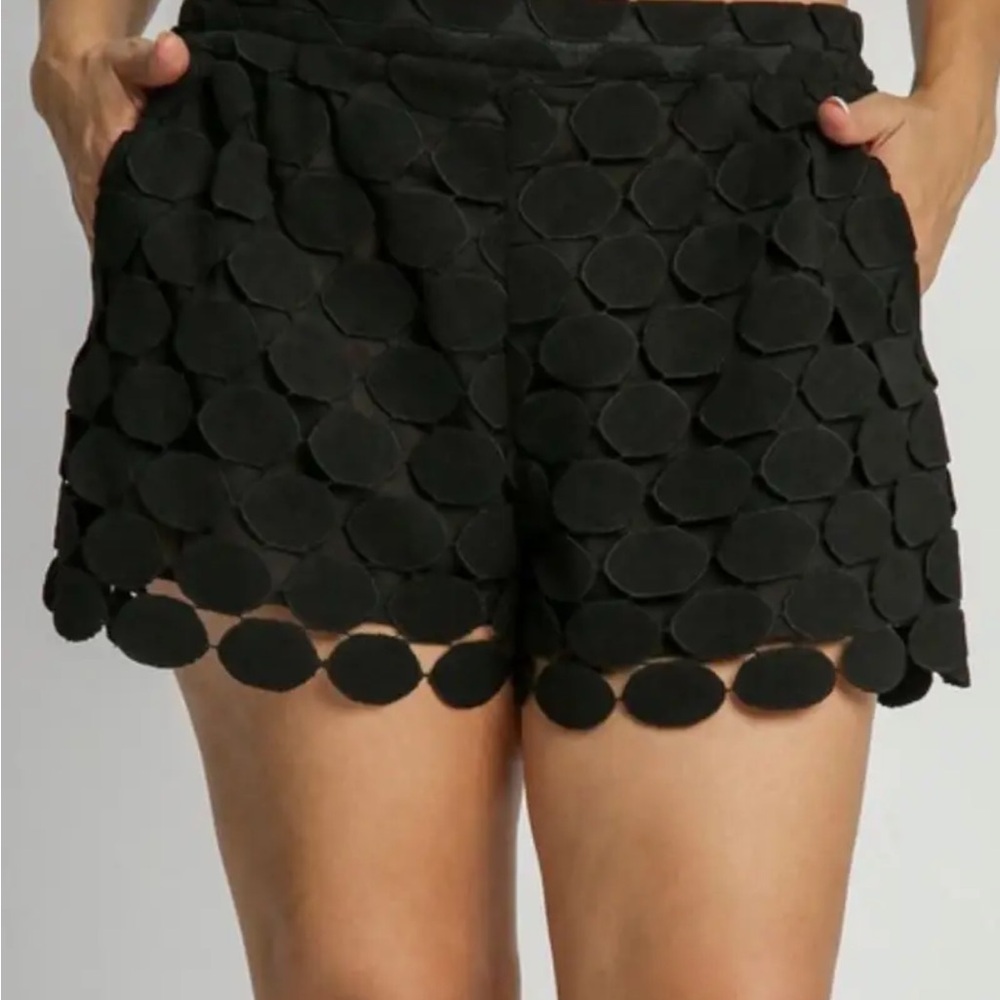 Umgee Black Scalloped Circle Detail Shorts